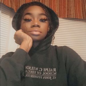 Meet your Posher, Courtney